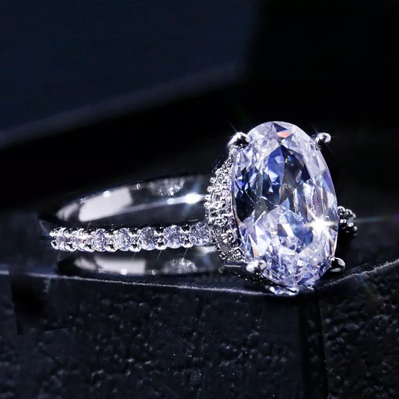 NEW!! 💎 Women’s Luxury Cubic Zirconia Ring - Picture 3 of 10